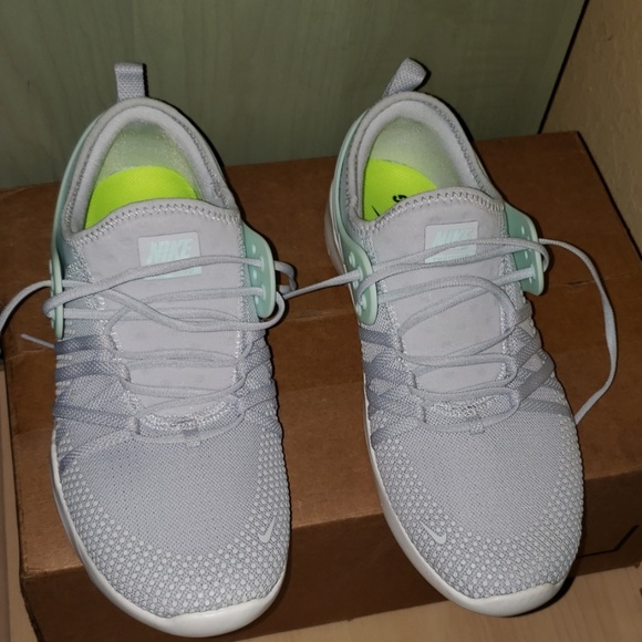 Nike sneakers - Picture 2 of 6